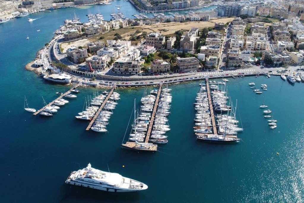 Centre Point, Malta'S Most Central Pietà 外观 照片