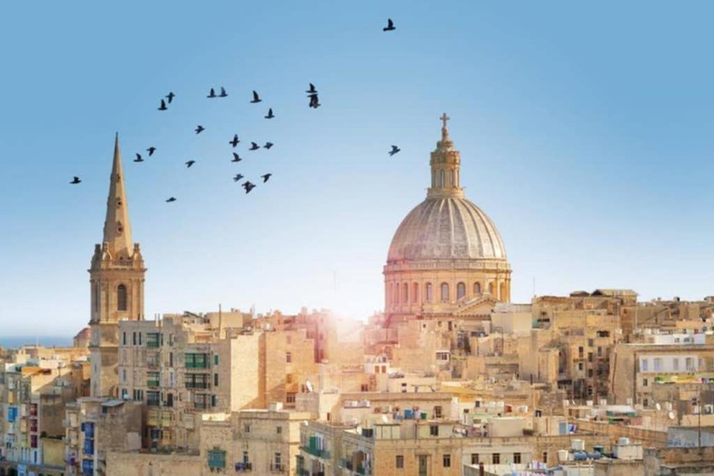 Centre Point, Malta'S Most Central Pietà 外观 照片