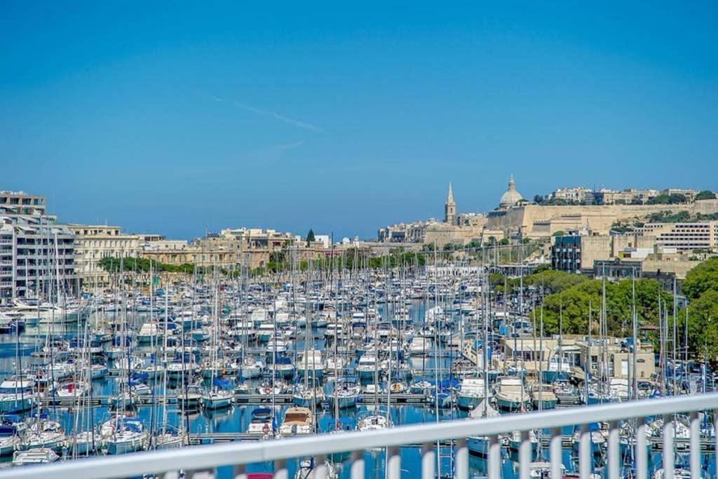 Centre Point, Malta'S Most Central Pietà 外观 照片