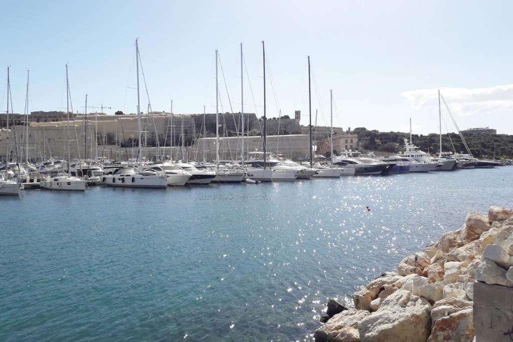 Centre Point, Malta'S Most Central Pietà 外观 照片