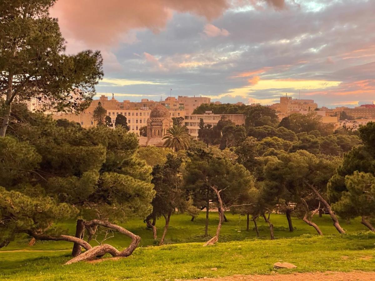 Centre Point, Malta'S Most Central Pietà 外观 照片